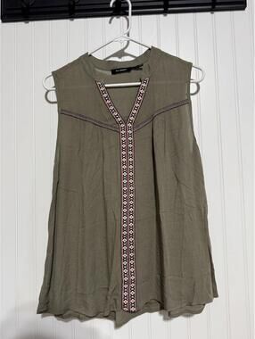 Blu Pepper Olive Green Boho Embroidered V-Neck Tank Top L